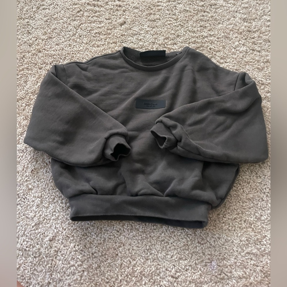 Kid’s Essential Crew sweatshirt Gray Sweater Sz 6/7